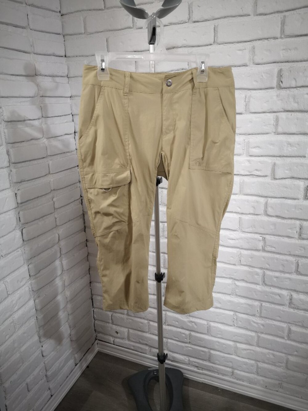 Columbia Omni-Shield Women's Size 10 Tan Advanced Repellency Capri Pants